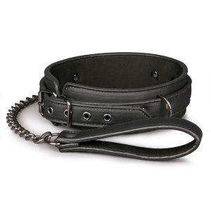 Collar con correa fetiche