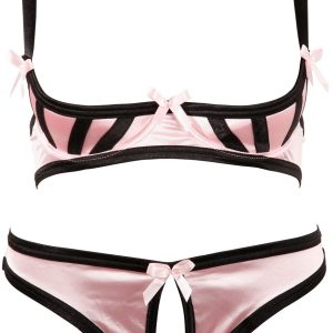 Conjunto de satén rosa con detalles en negro